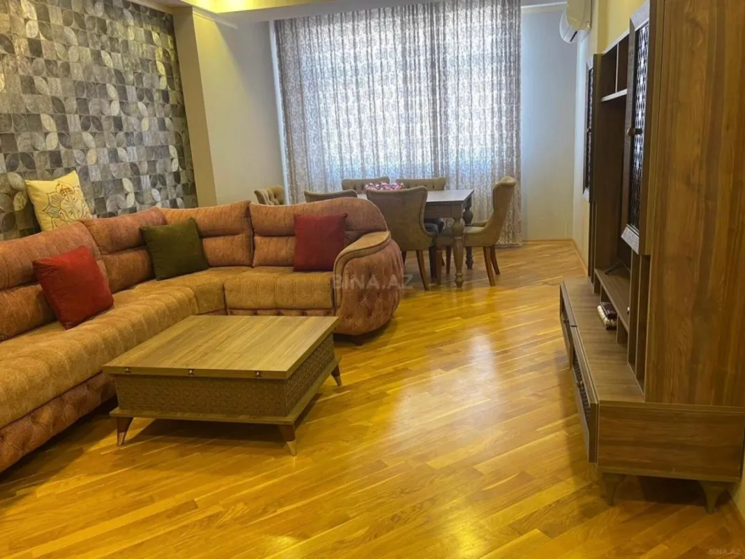 Satılır 3 otaqlı mənzil 145 m²