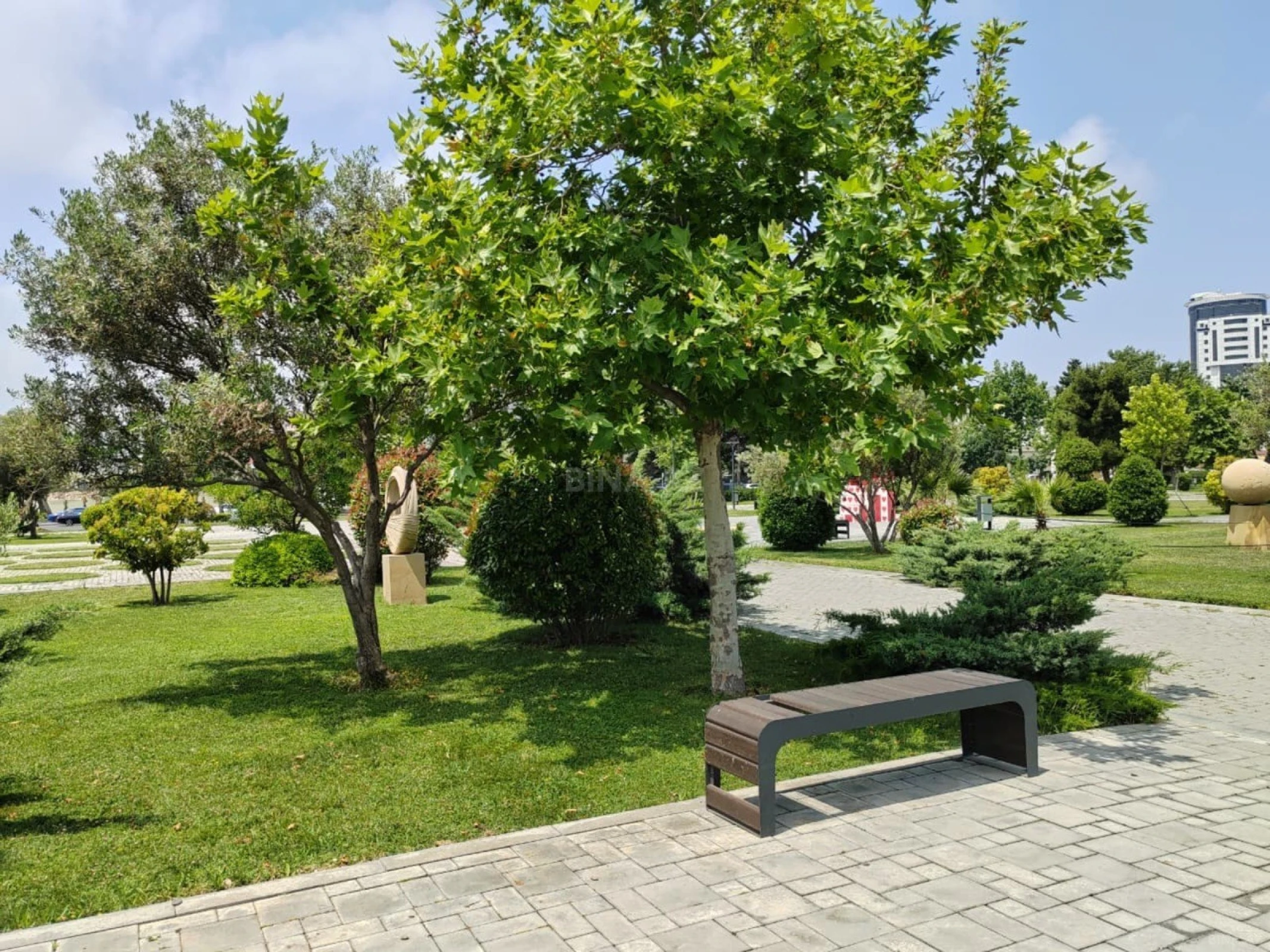 Satılır 4 otaqlı mənzil 167 m²