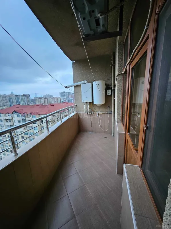 Satılır 3 otaqlı mənzil 140 m²