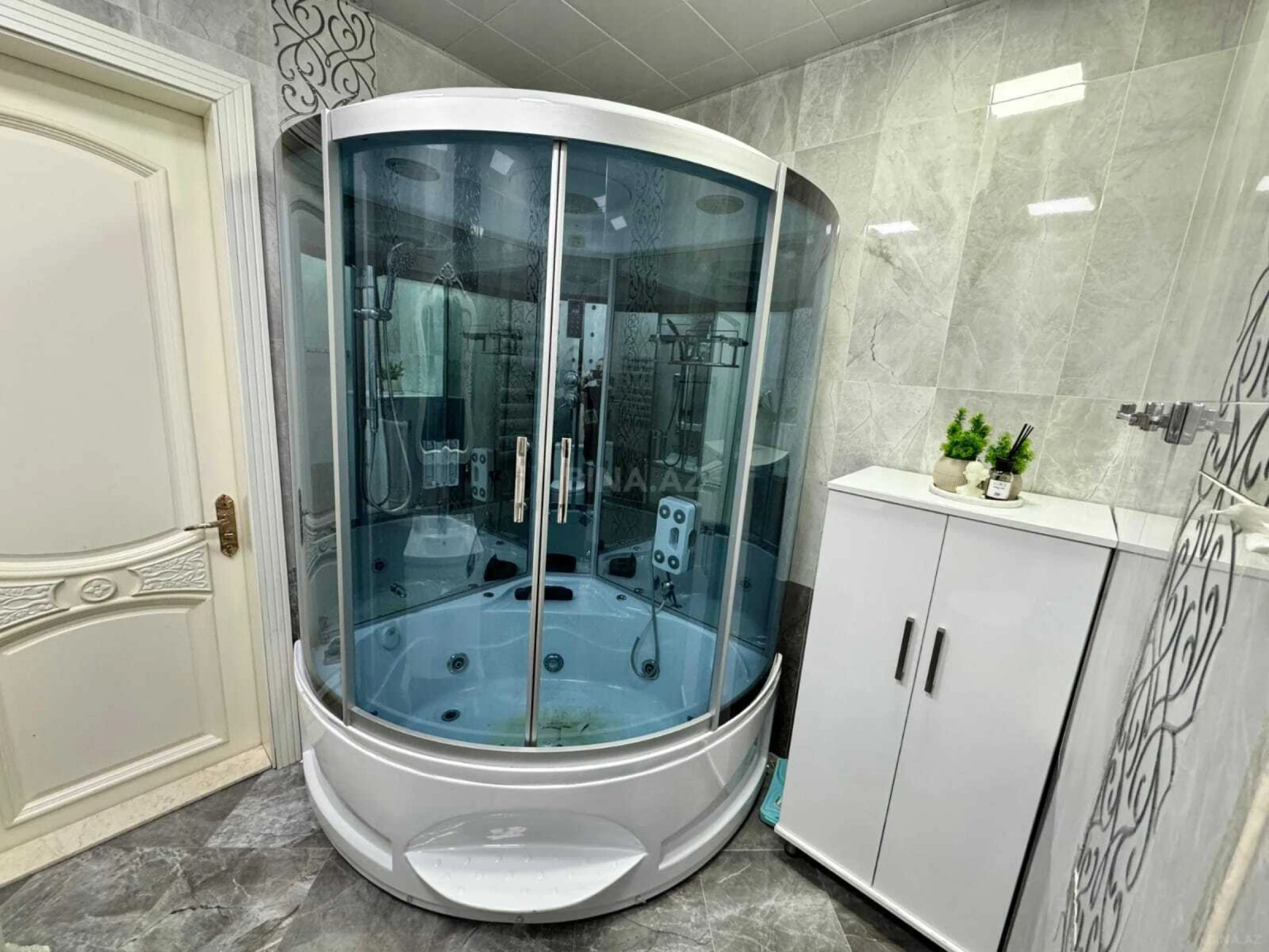 Satılır 3 otaqlı mənzil 140 m²