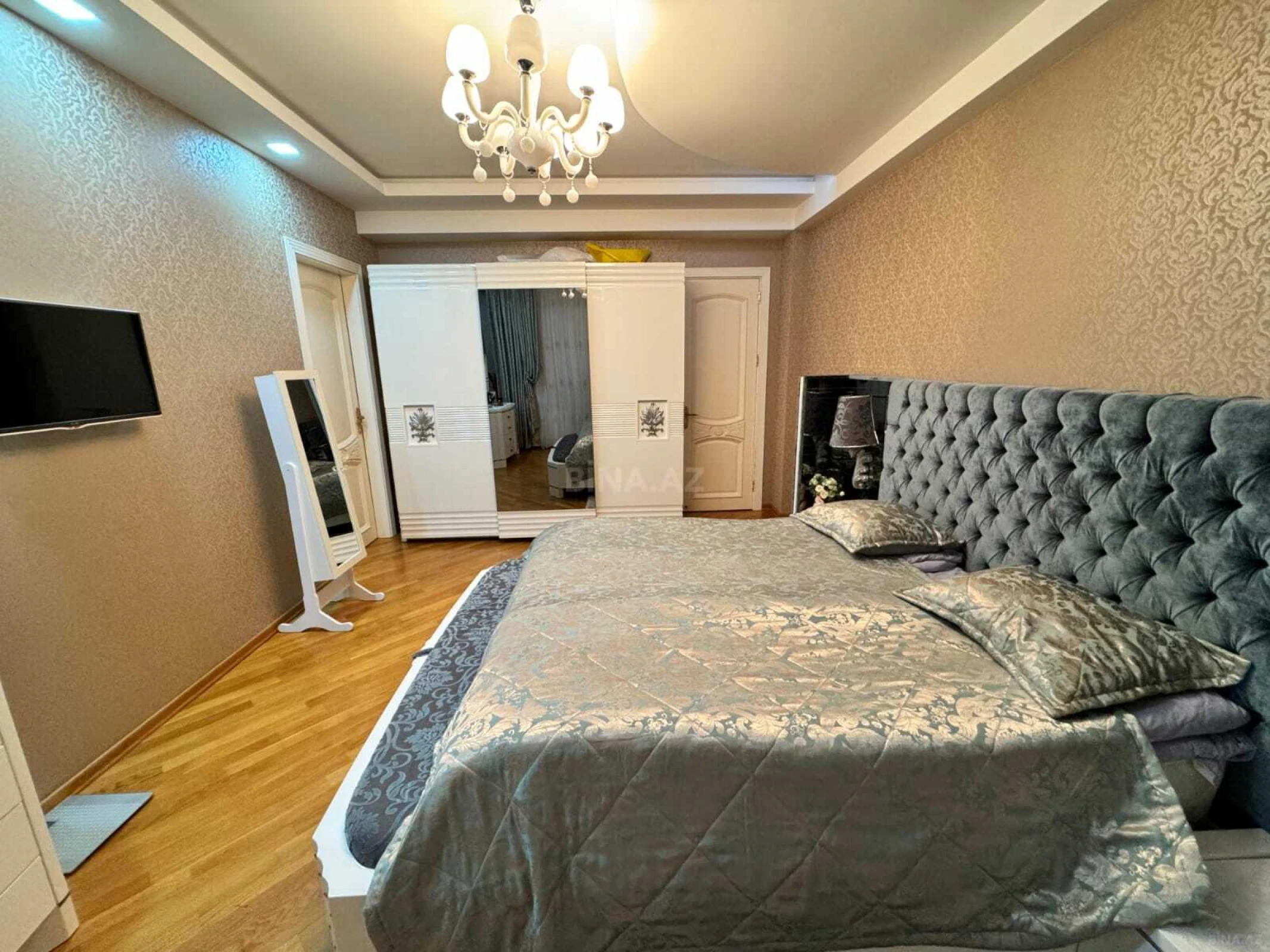 Satılır 3 otaqlı mənzil 140 m²