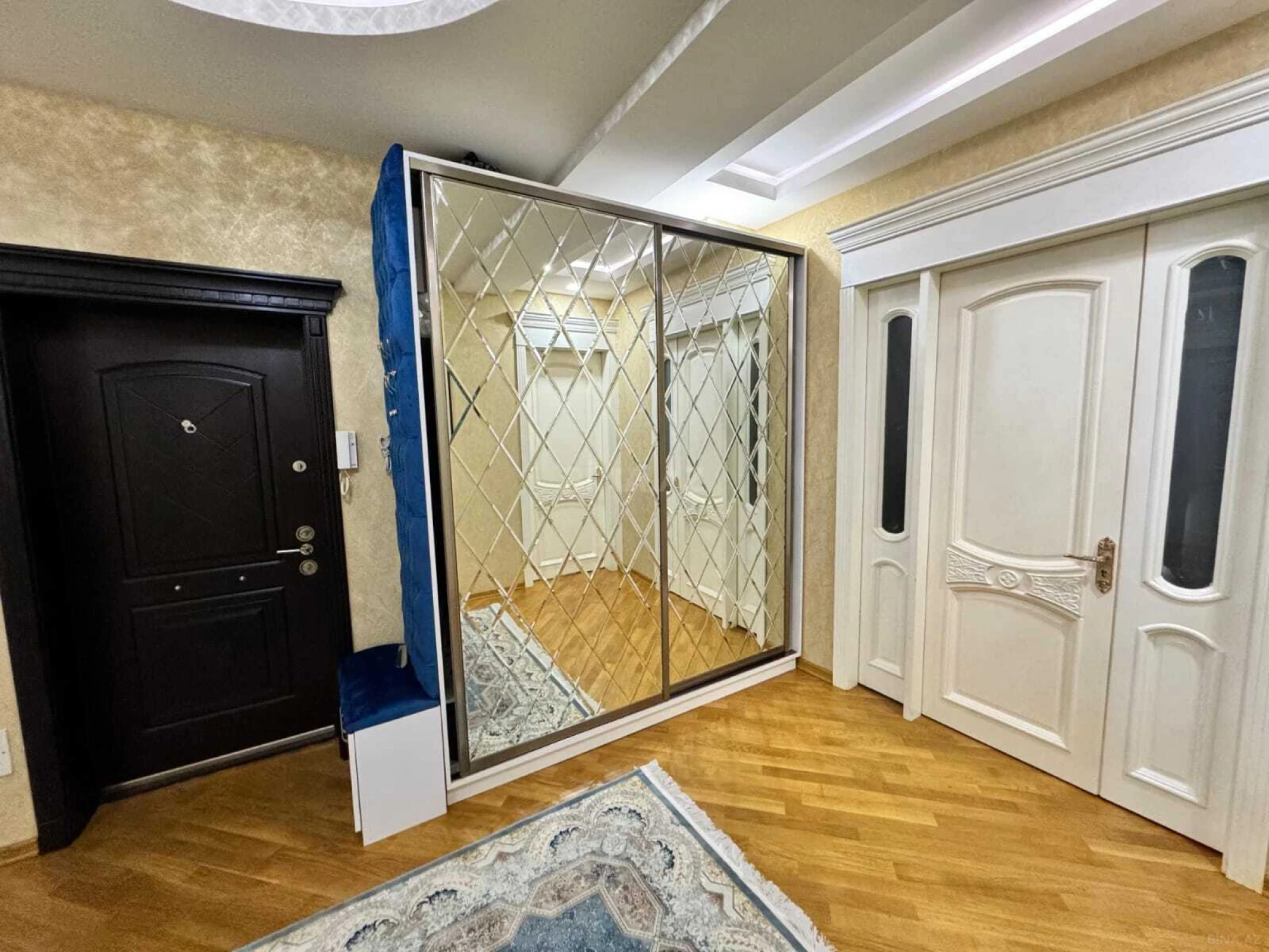 Satılır 3 otaqlı mənzil 140 m²
