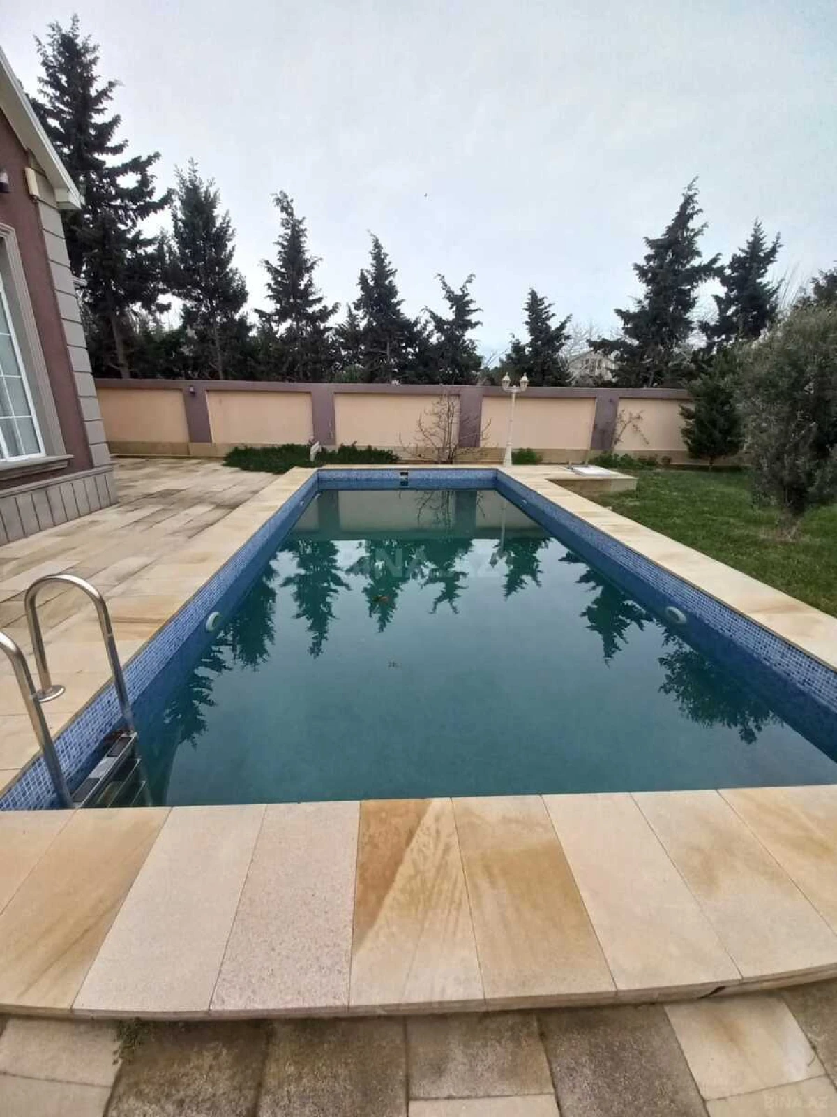 Satılır 5 otaqlı həyət evi 190 m²