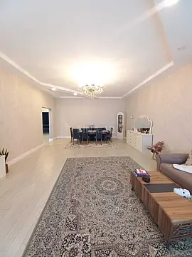 Satılır 5 otaqlı həyət evi 190 m²