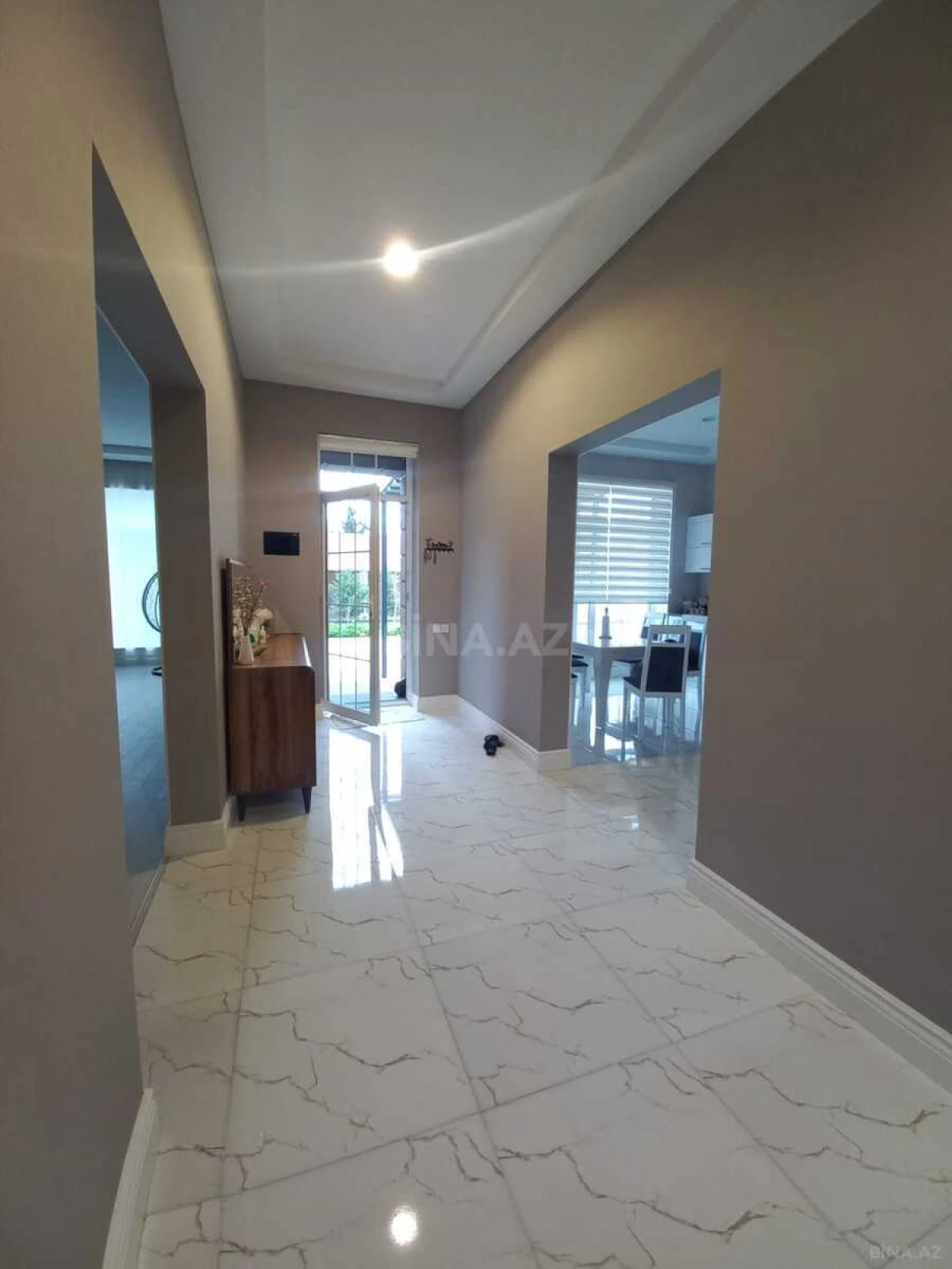 Satılır 5 otaqlı həyət evi 190 m²