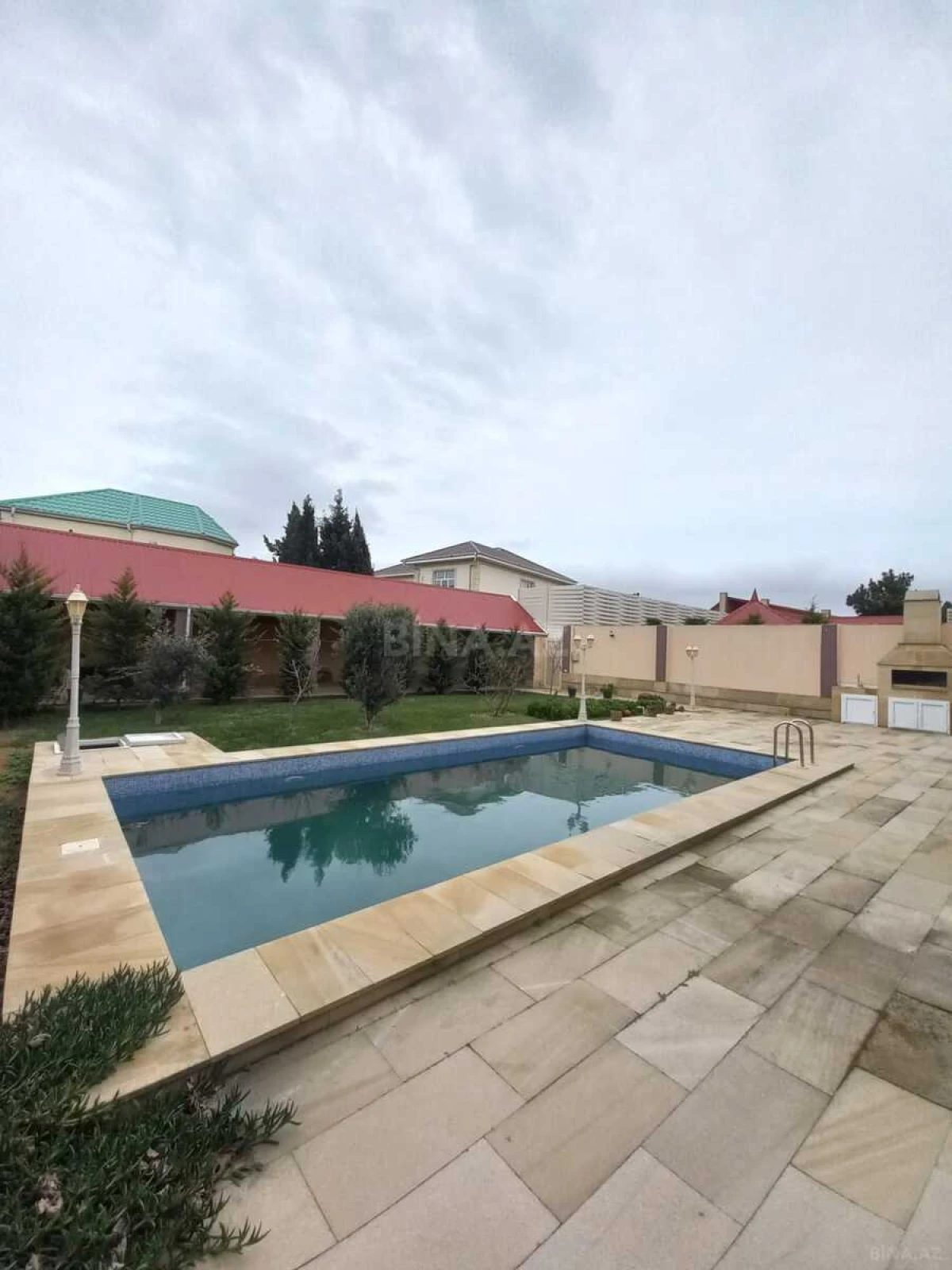 Satılır 5 otaqlı həyət evi 190 m²