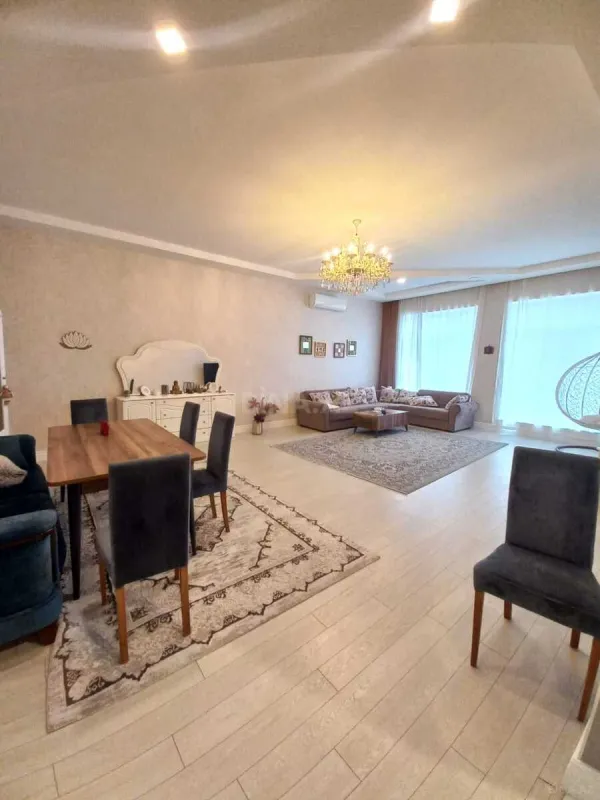 Satılır 5 otaqlı həyət evi 190 m²