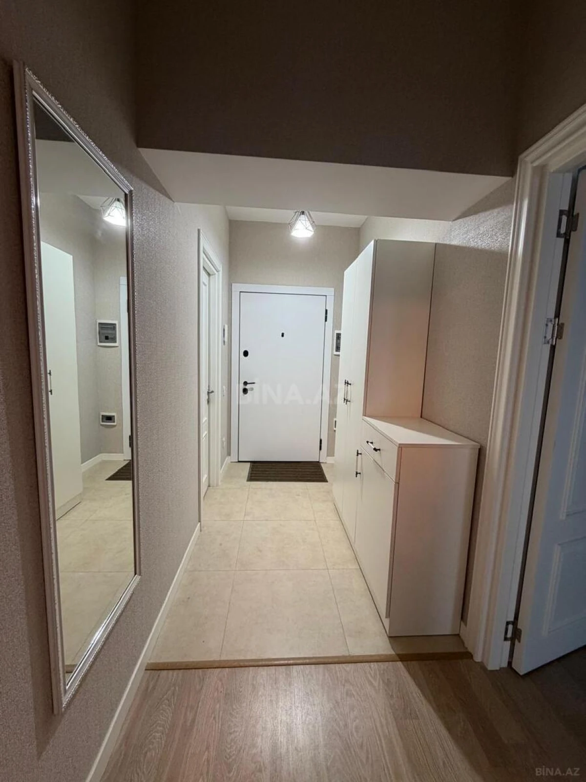 Kirayə verilir 2 otaqlı mənzil 75 m²