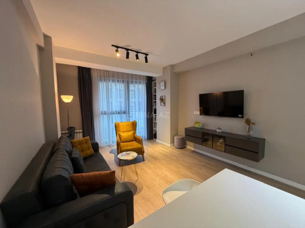 Kirayə verilir 2 otaqlı mənzil 75 m²