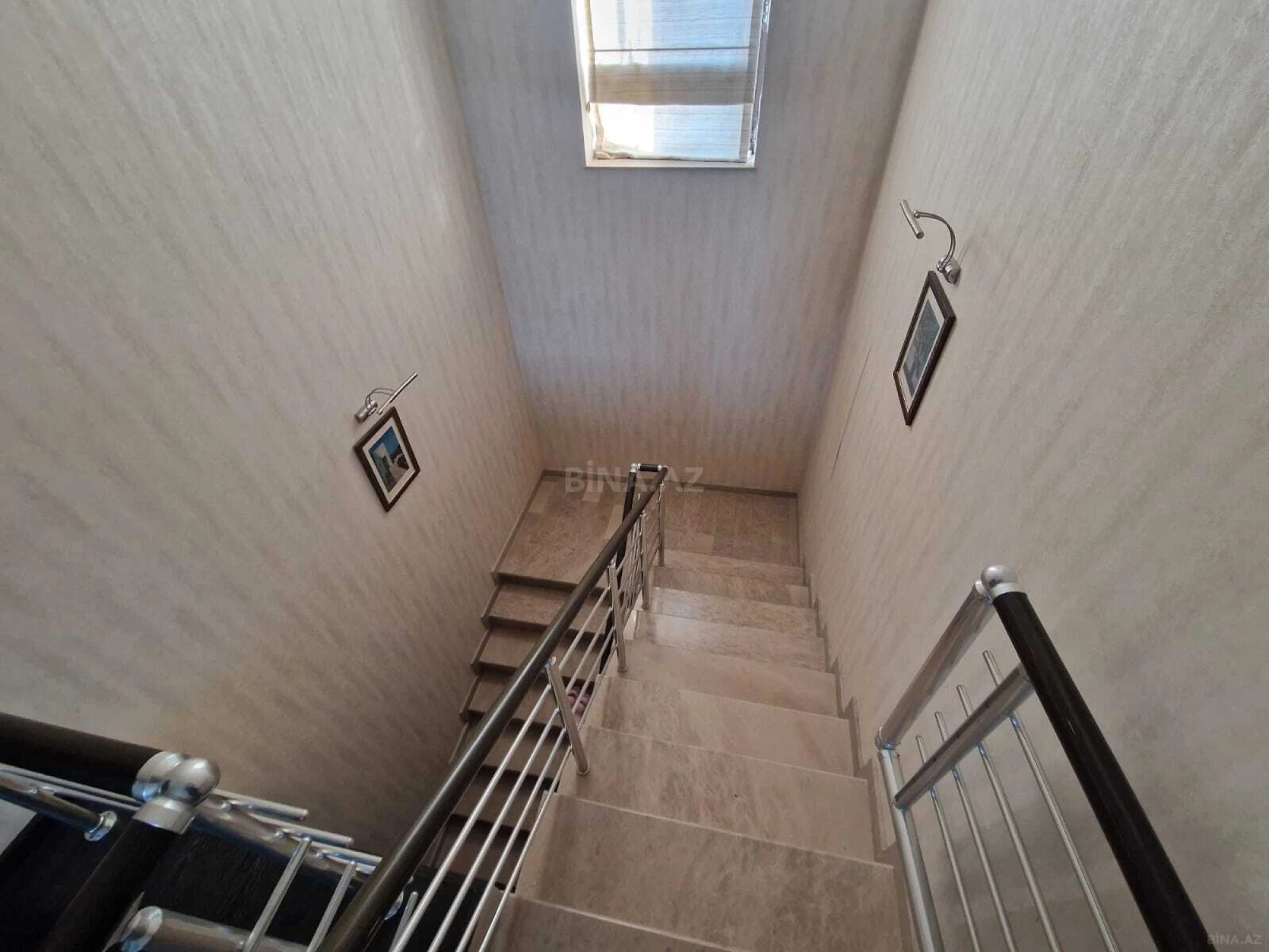 Satılır 4 otaqlı həyət evi 280 m²