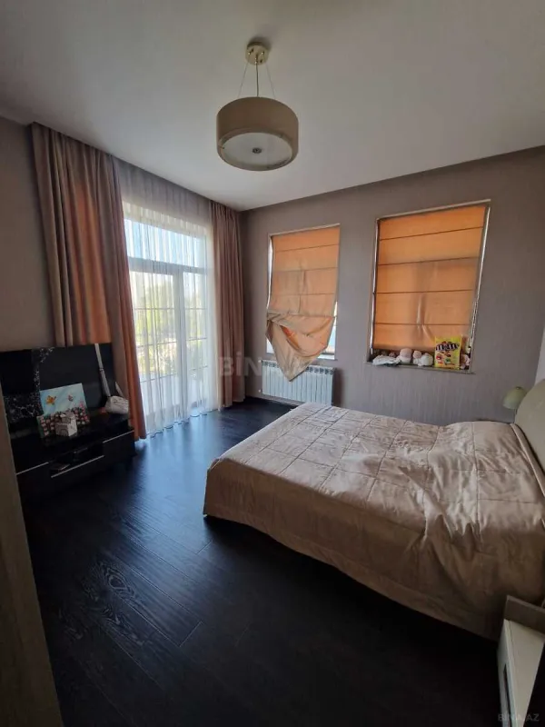 Satılır 4 otaqlı həyət evi 280 m²