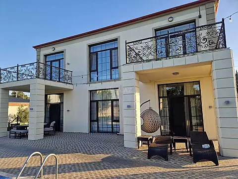 Satılır 4 otaqlı həyət evi 280 m²