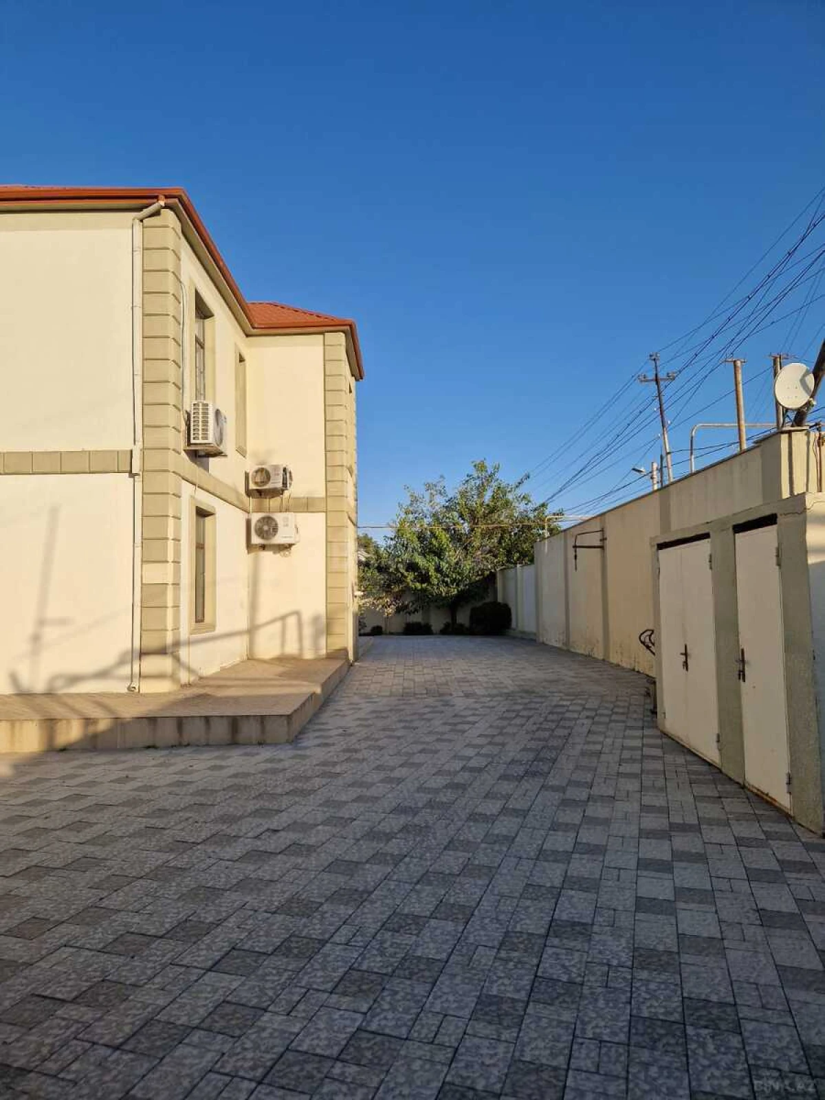 Satılır 4 otaqlı həyət evi 280 m²