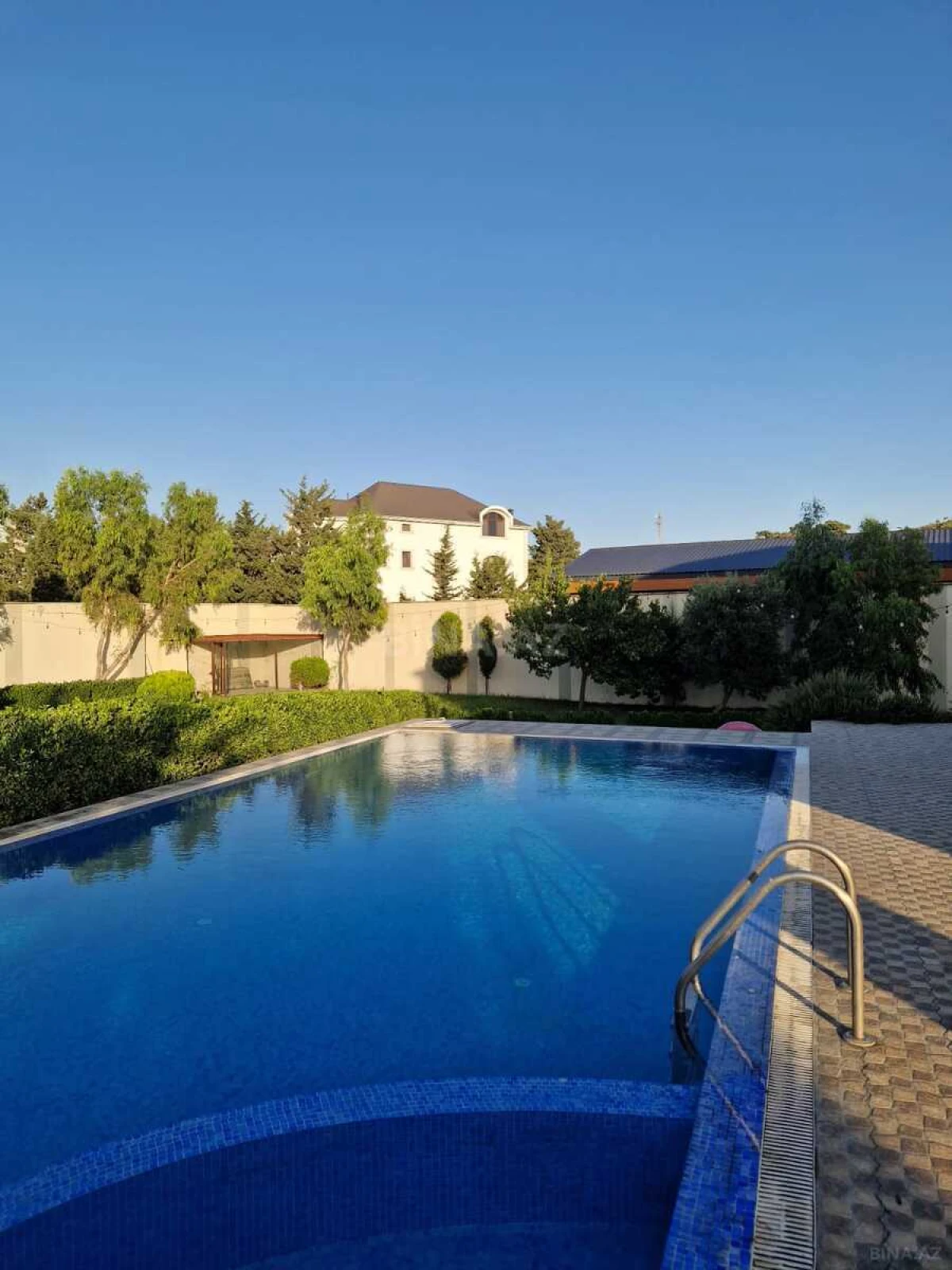 Satılır 4 otaqlı həyət evi 280 m²