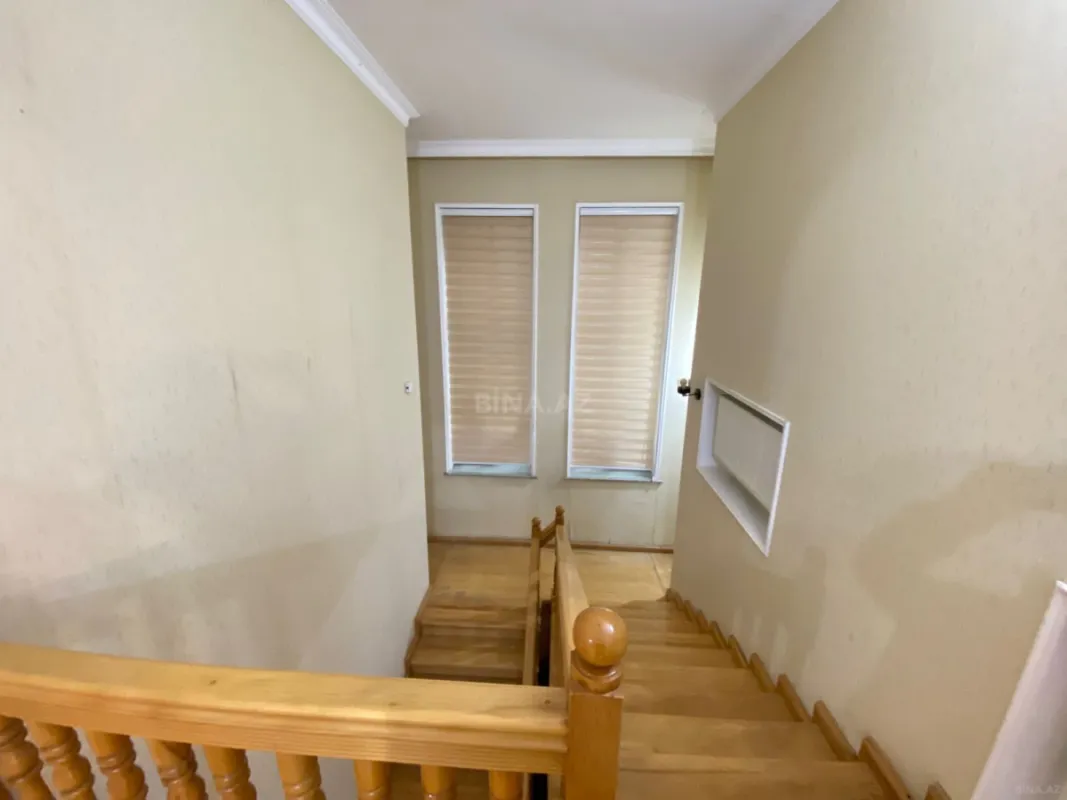 Satılır 7 otaqlı həyət evi 300 m²