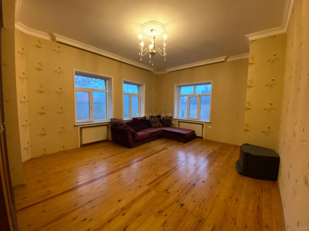 Satılır 7 otaqlı həyət evi 300 m²