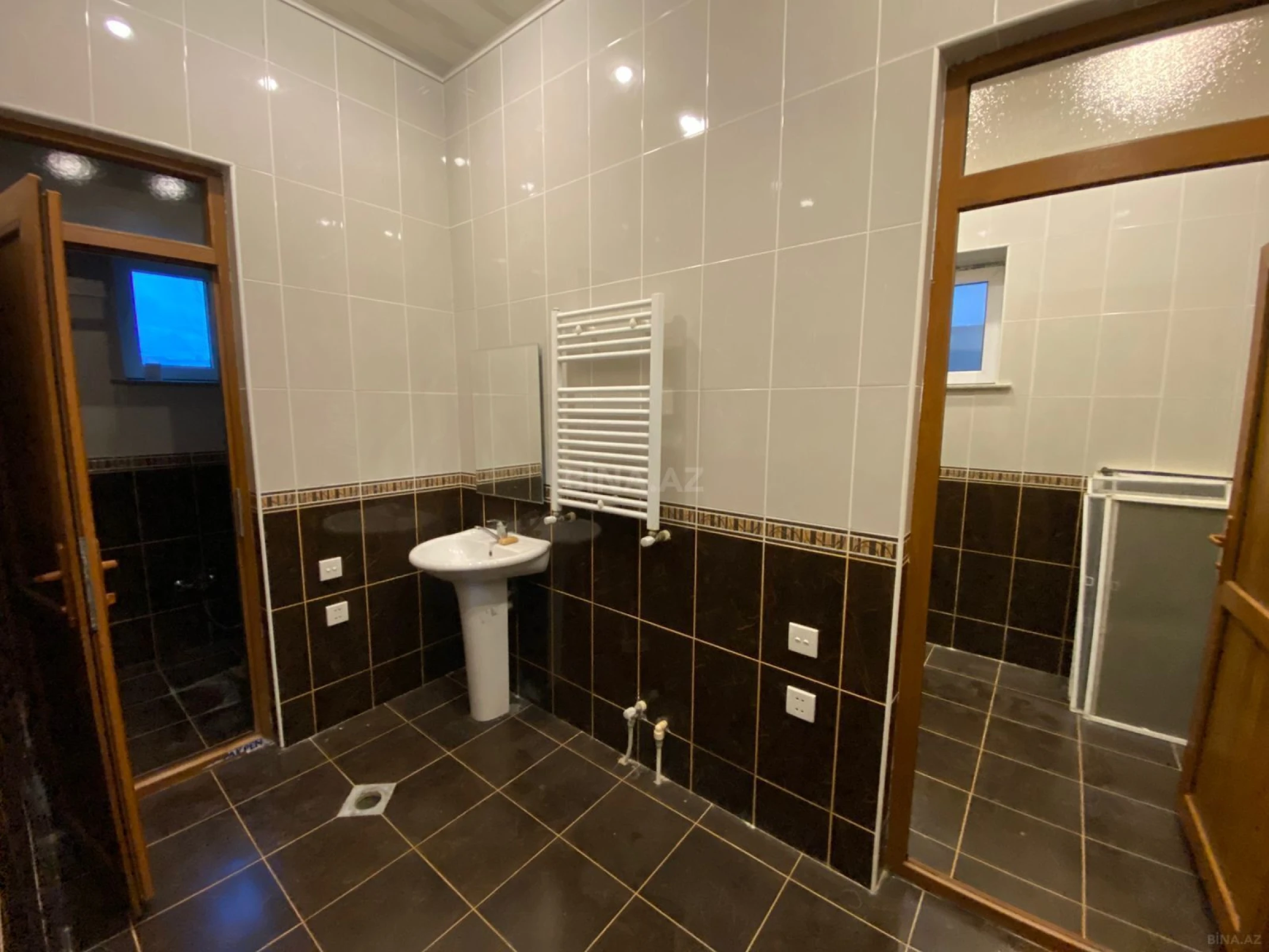 Satılır 7 otaqlı həyət evi 300 m²