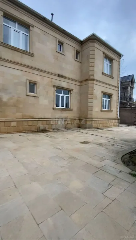Satılır 7 otaqlı həyət evi 300 m²
