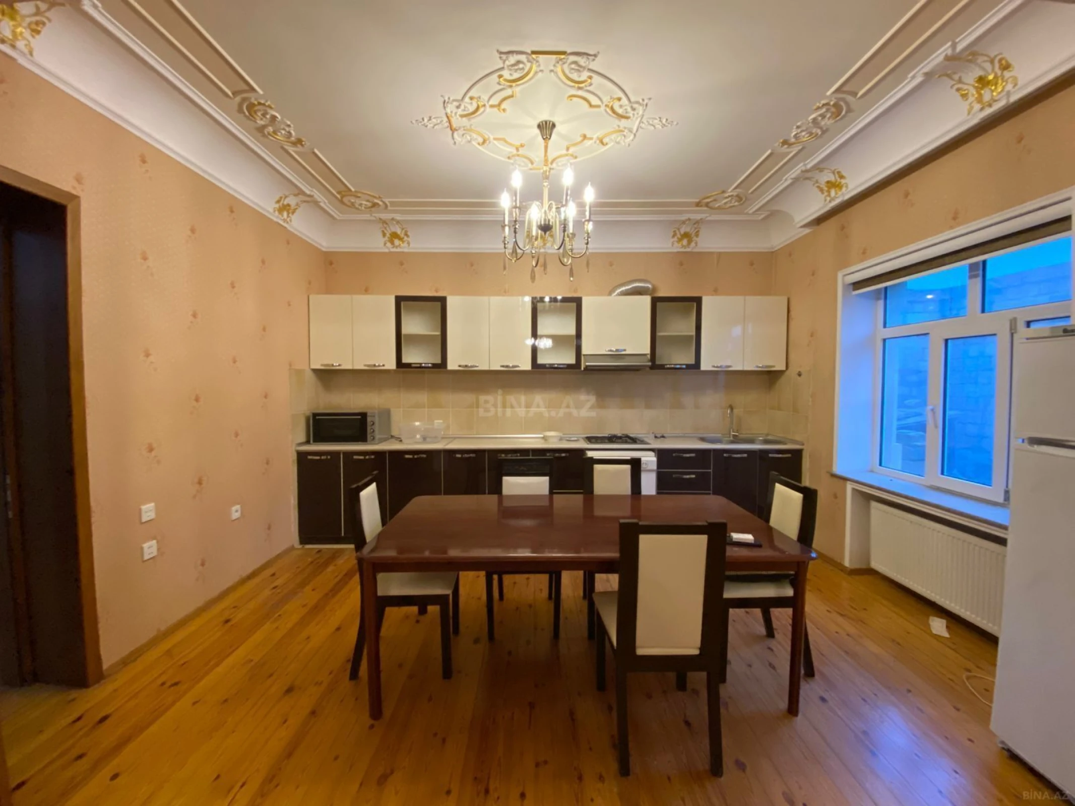 Satılır 7 otaqlı həyət evi 300 m²