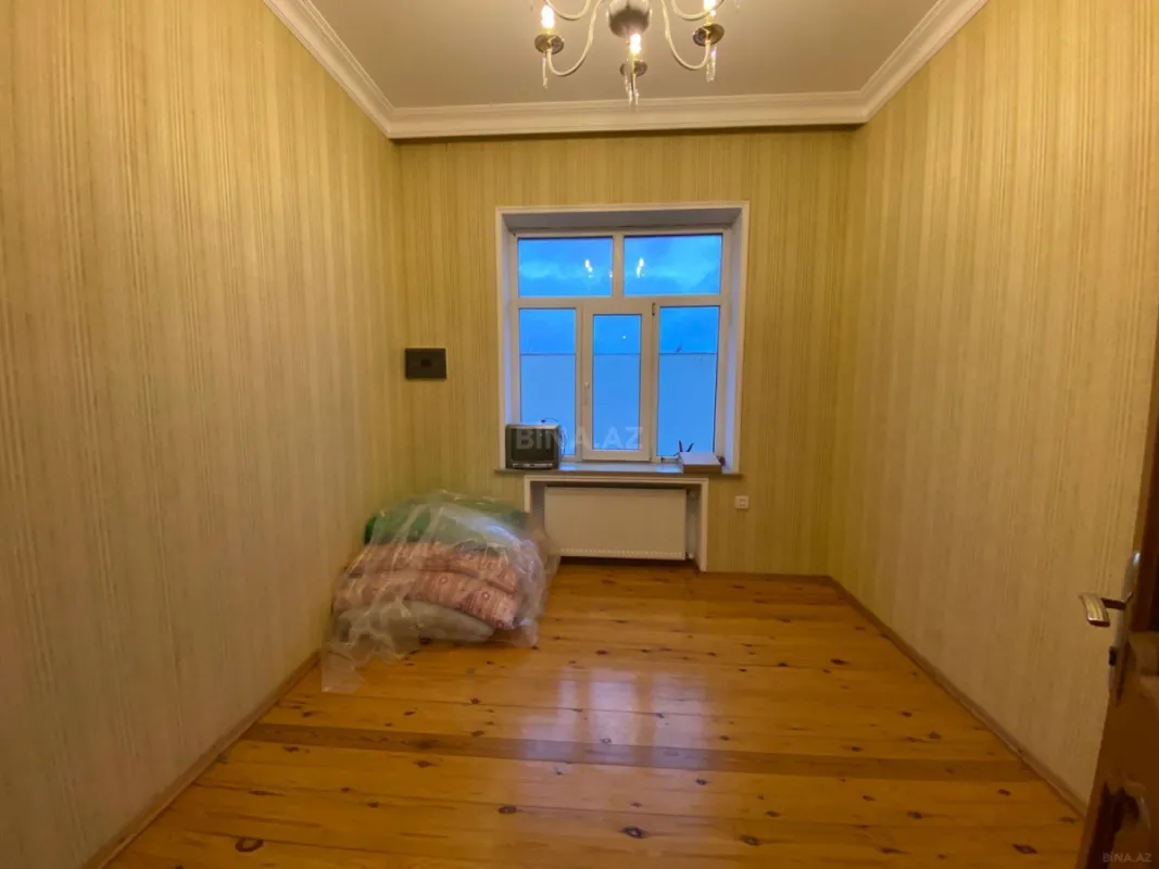 Satılır 7 otaqlı həyət evi 300 m²