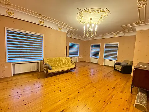 Satılır 7 otaqlı həyət evi 300 m²