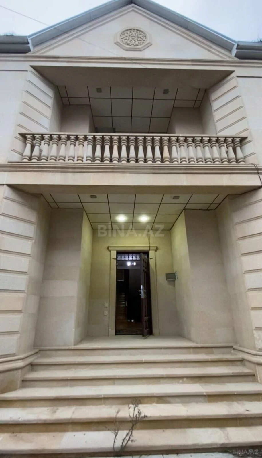 Satılır 7 otaqlı həyət evi 300 m²