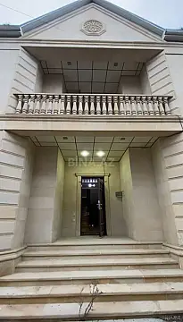 Satılır 7 otaqlı həyət evi 300 m² — Bakı, Səbail 7 otaq 300.00 m²