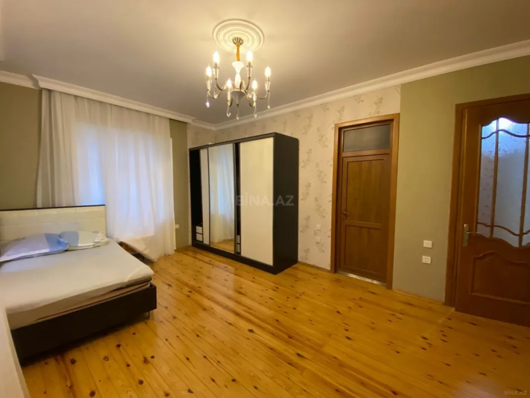 Satılır 7 otaqlı həyət evi 300 m²