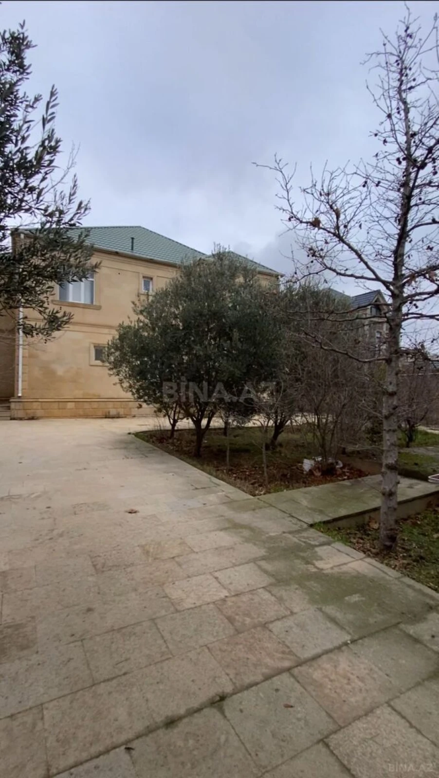 Satılır 7 otaqlı həyət evi 300 m²