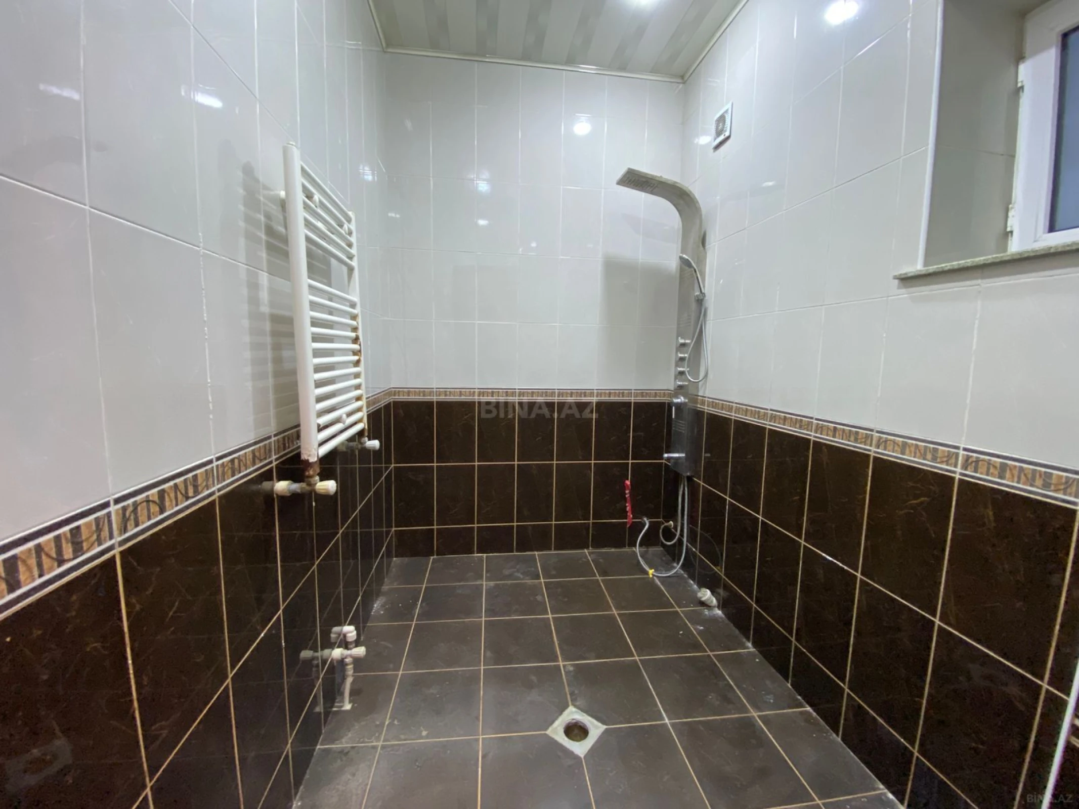 Satılır 7 otaqlı həyət evi 300 m²