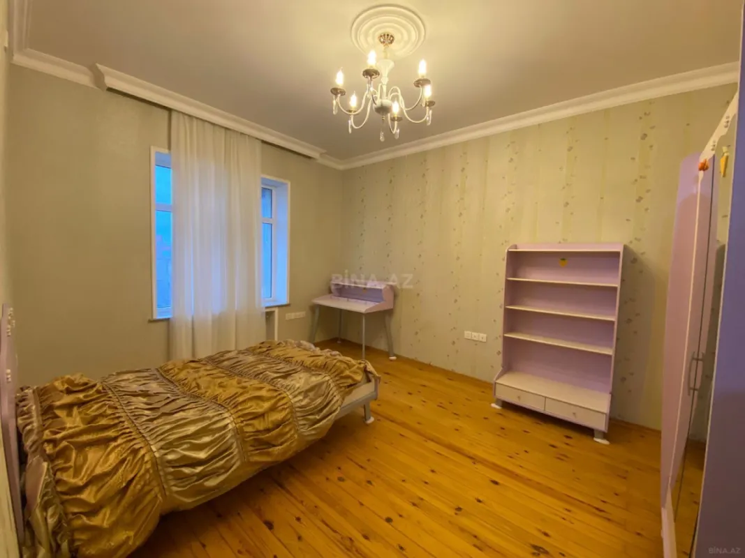 Satılır 7 otaqlı həyət evi 300 m²