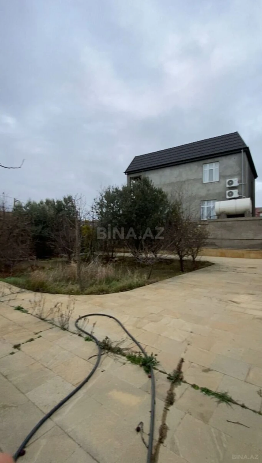 Satılır 7 otaqlı həyət evi 300 m²