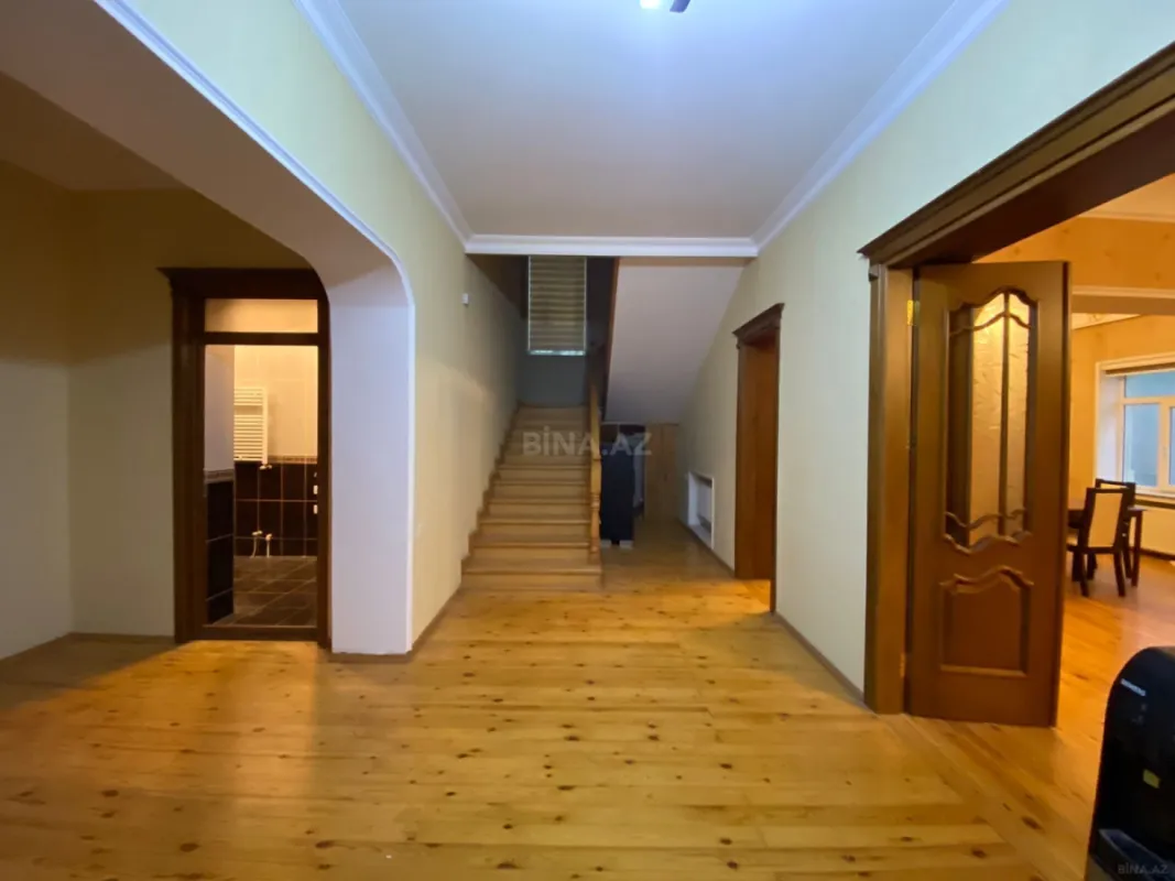 Satılır 7 otaqlı həyət evi 300 m²