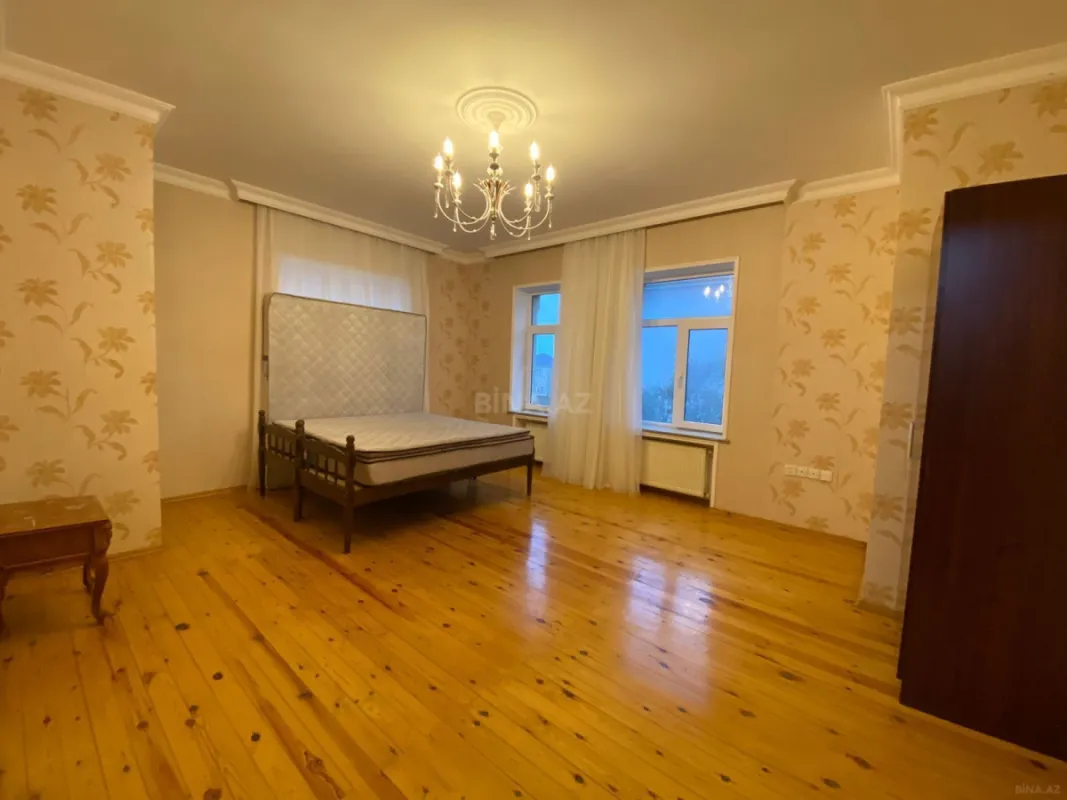 Satılır 7 otaqlı həyət evi 300 m²