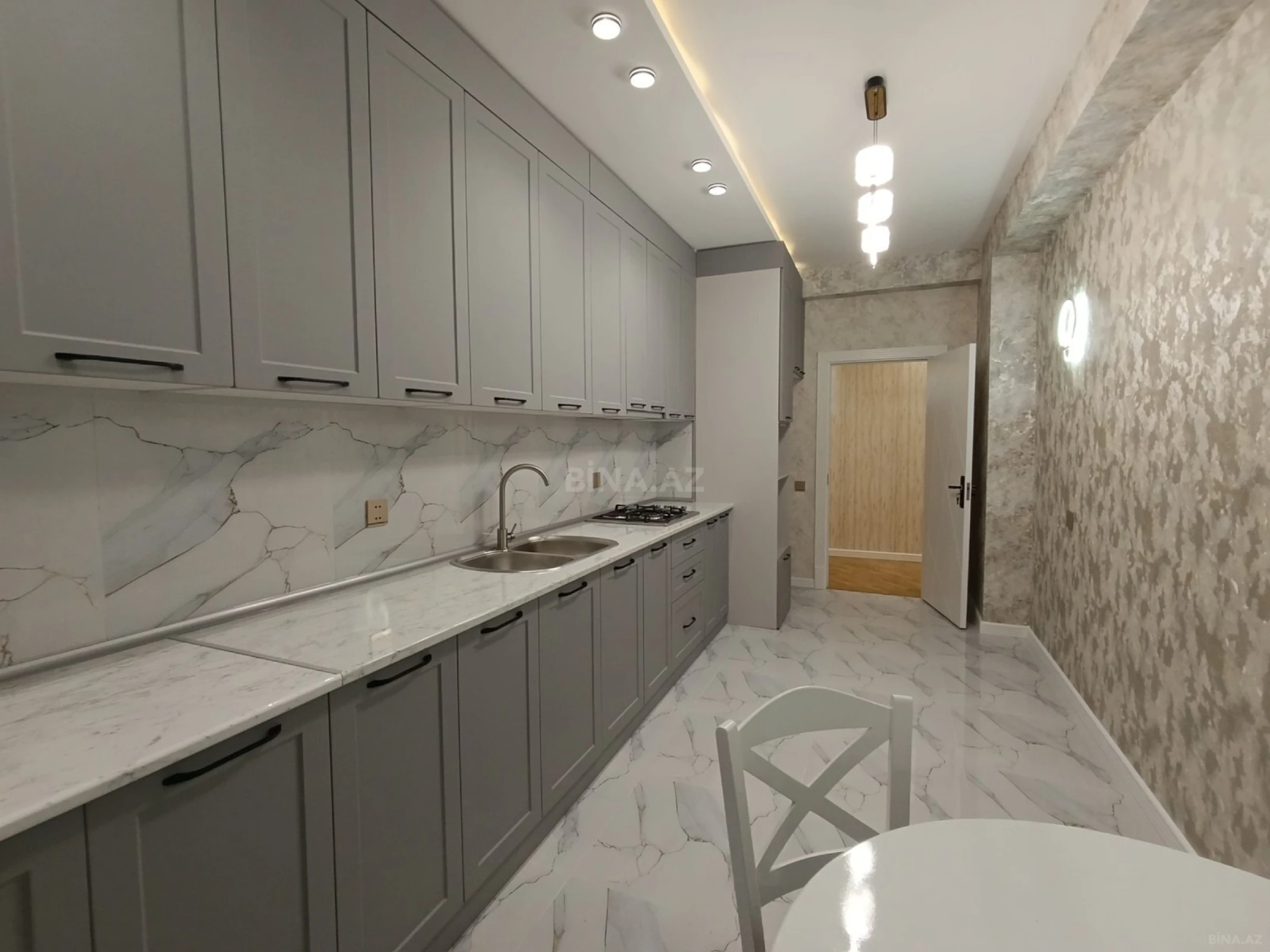 Satılır 2 otaqlı mənzil 88 m²