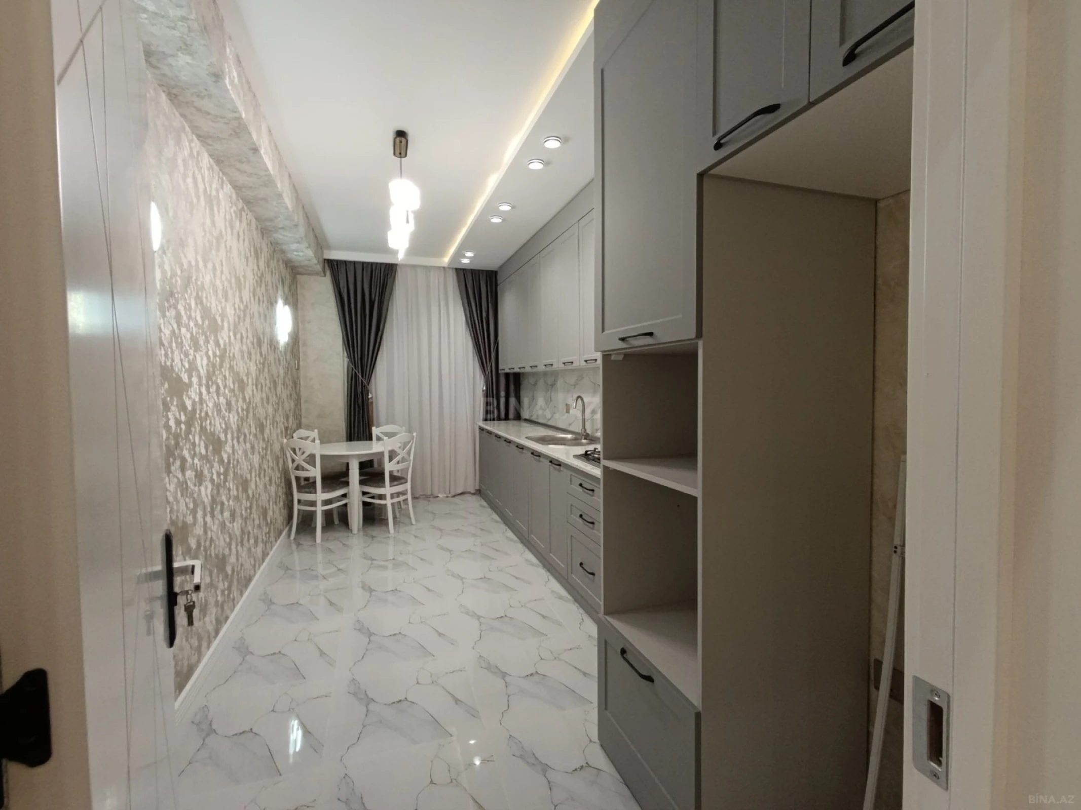 Satılır 2 otaqlı mənzil 88 m²