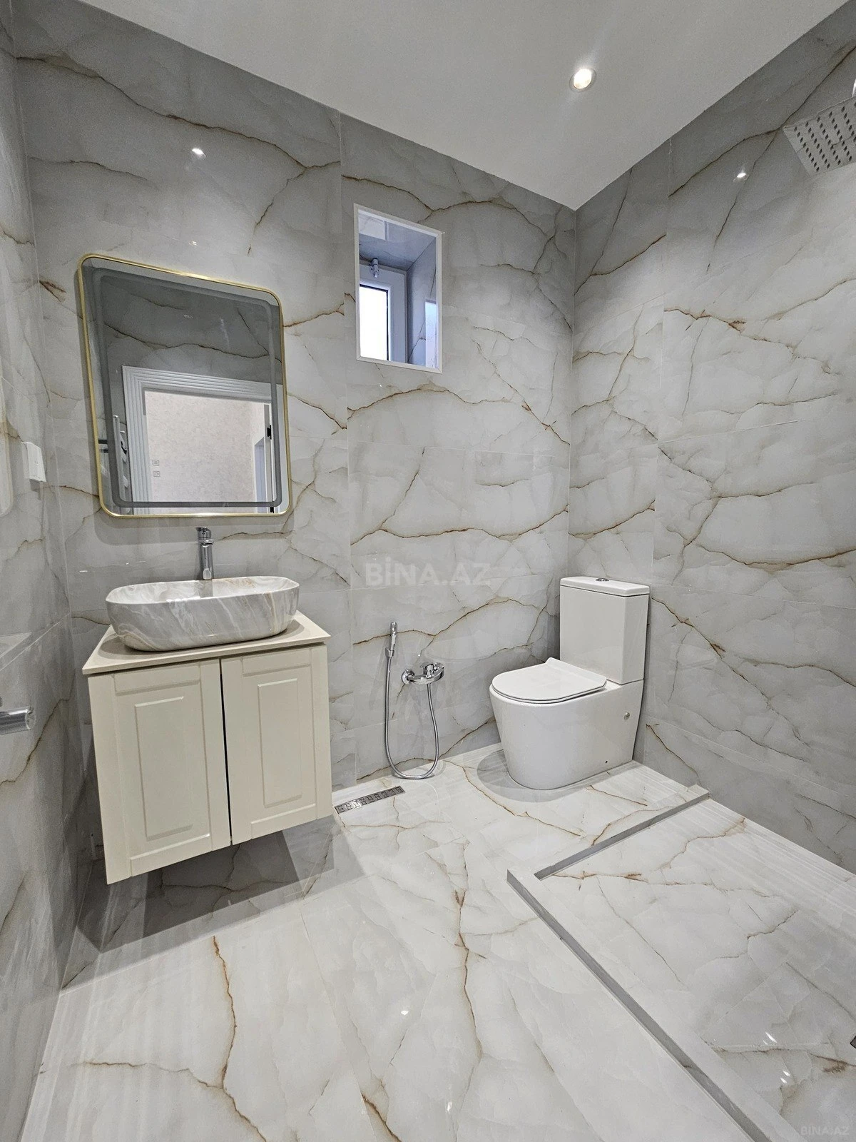 Satılır 4 otaqlı həyət evi 130 m²