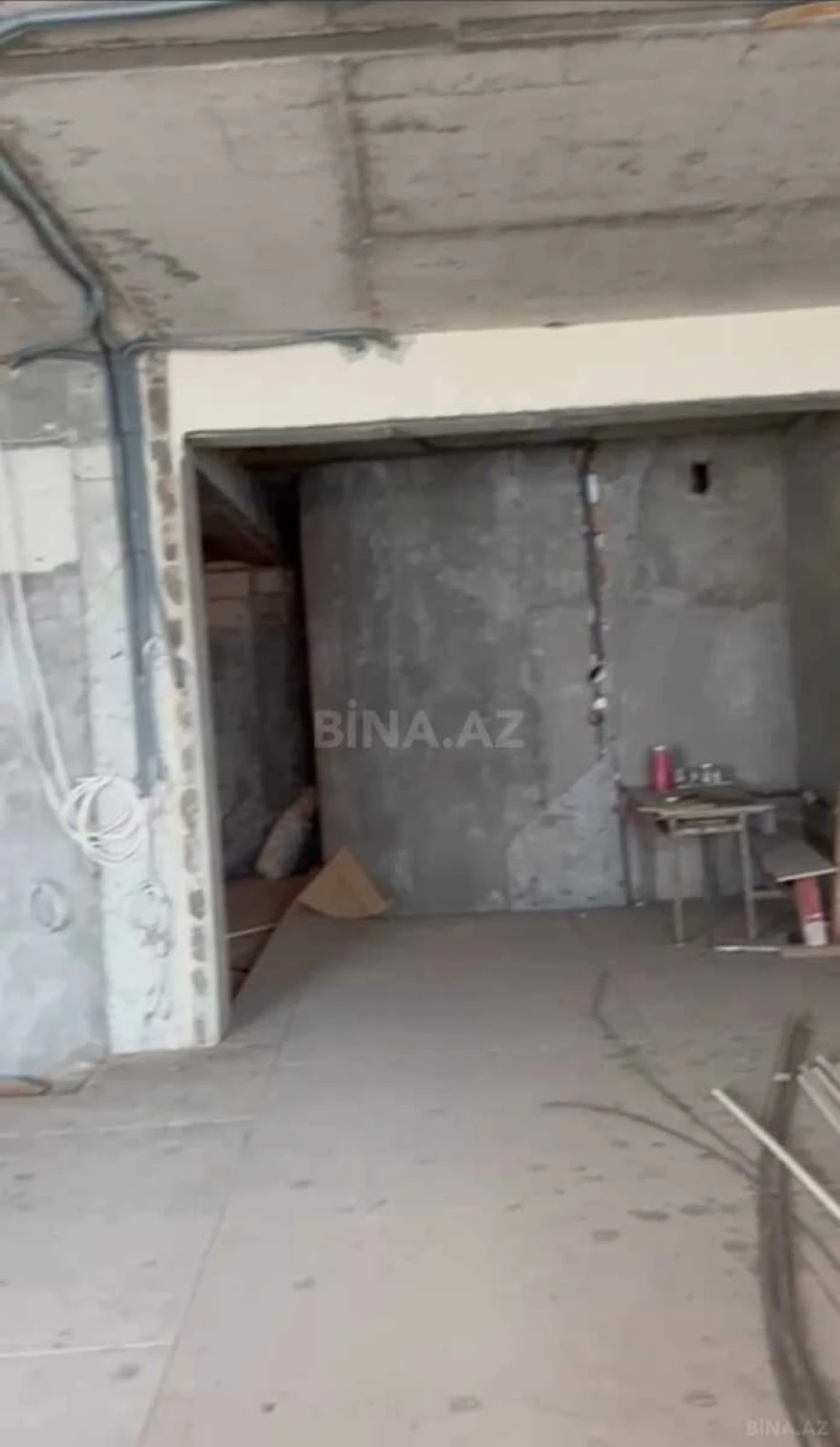 Satılır 4 otaqlı mənzil 182 m²