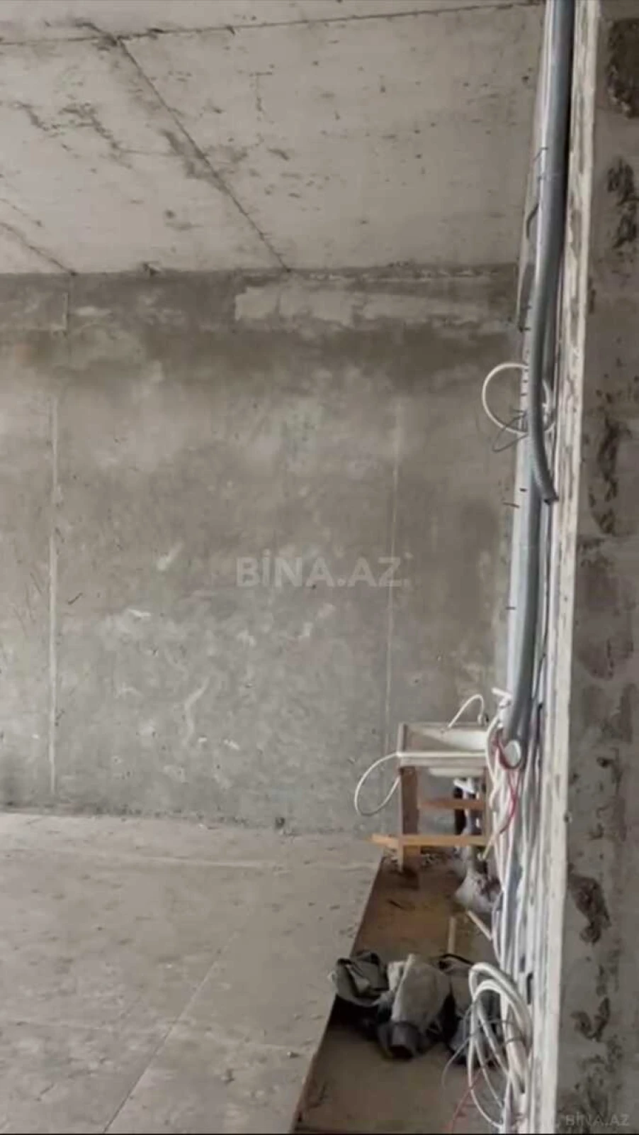 Satılır 4 otaqlı mənzil 182 m²