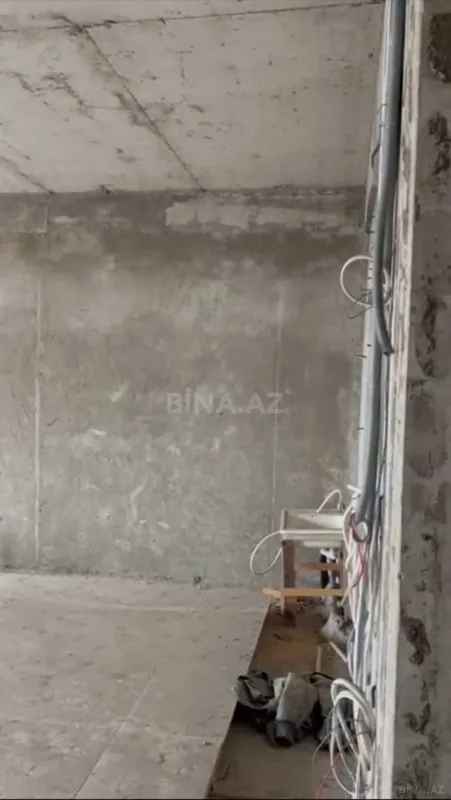 Satılır 4 otaqlı mənzil 182 m²