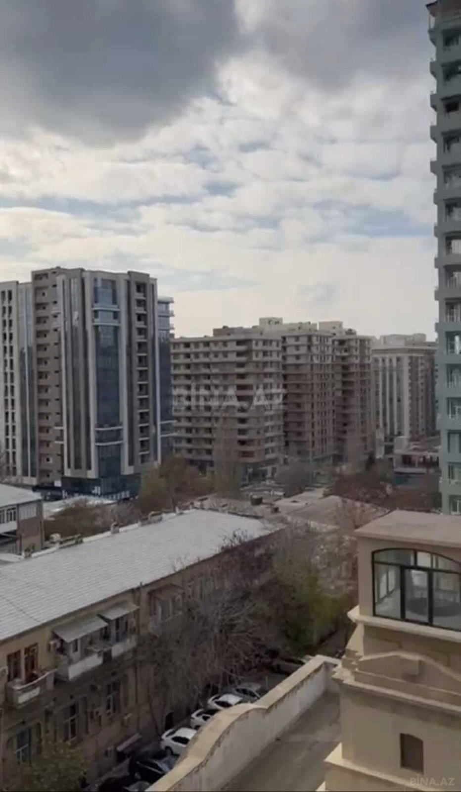 Satılır 4 otaqlı mənzil 182 m²