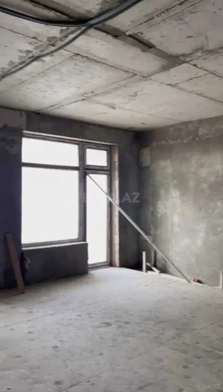 Satılır 4 otaqlı mənzil 182 m²