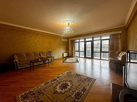 Satılır 4 otaqlı mənzil 210 m² — Bakı, İnşaatçılar 4 otaq 210.00 m²