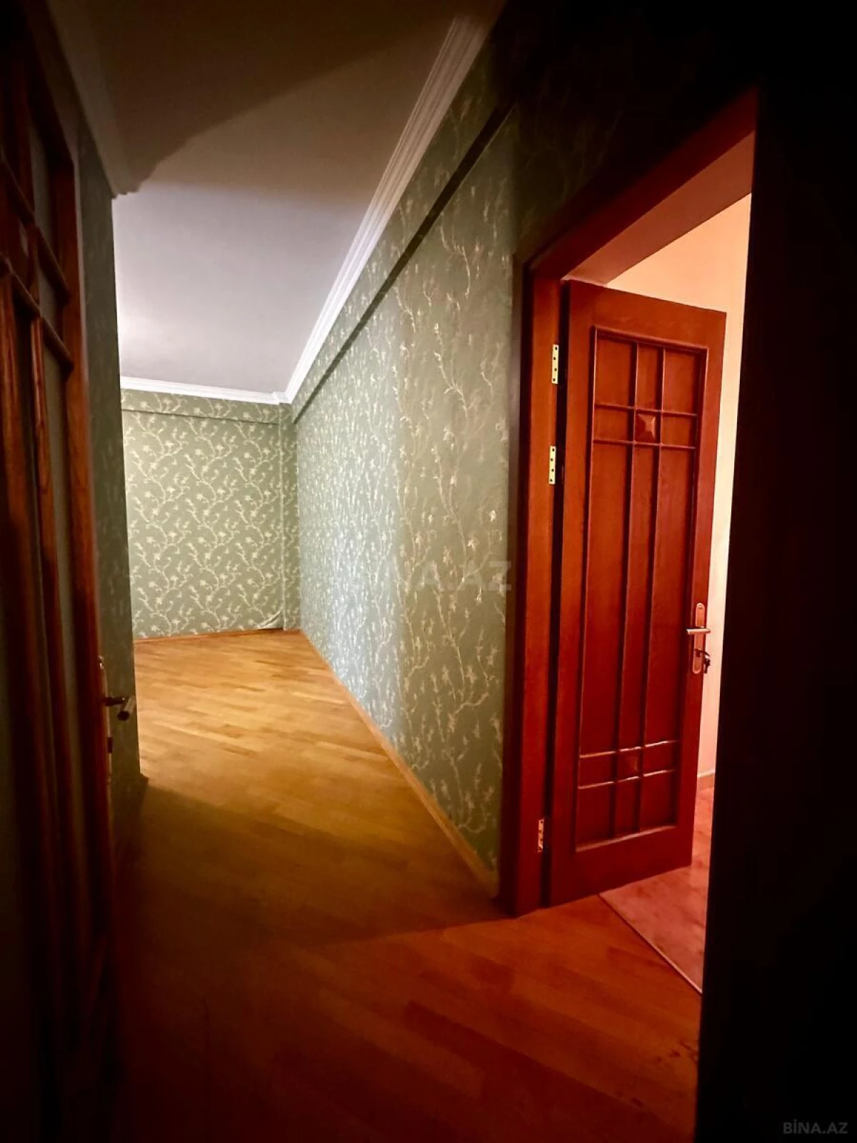 Satılır 4 otaqlı mənzil 210 m²