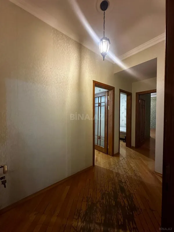 Satılır 4 otaqlı mənzil 210 m²