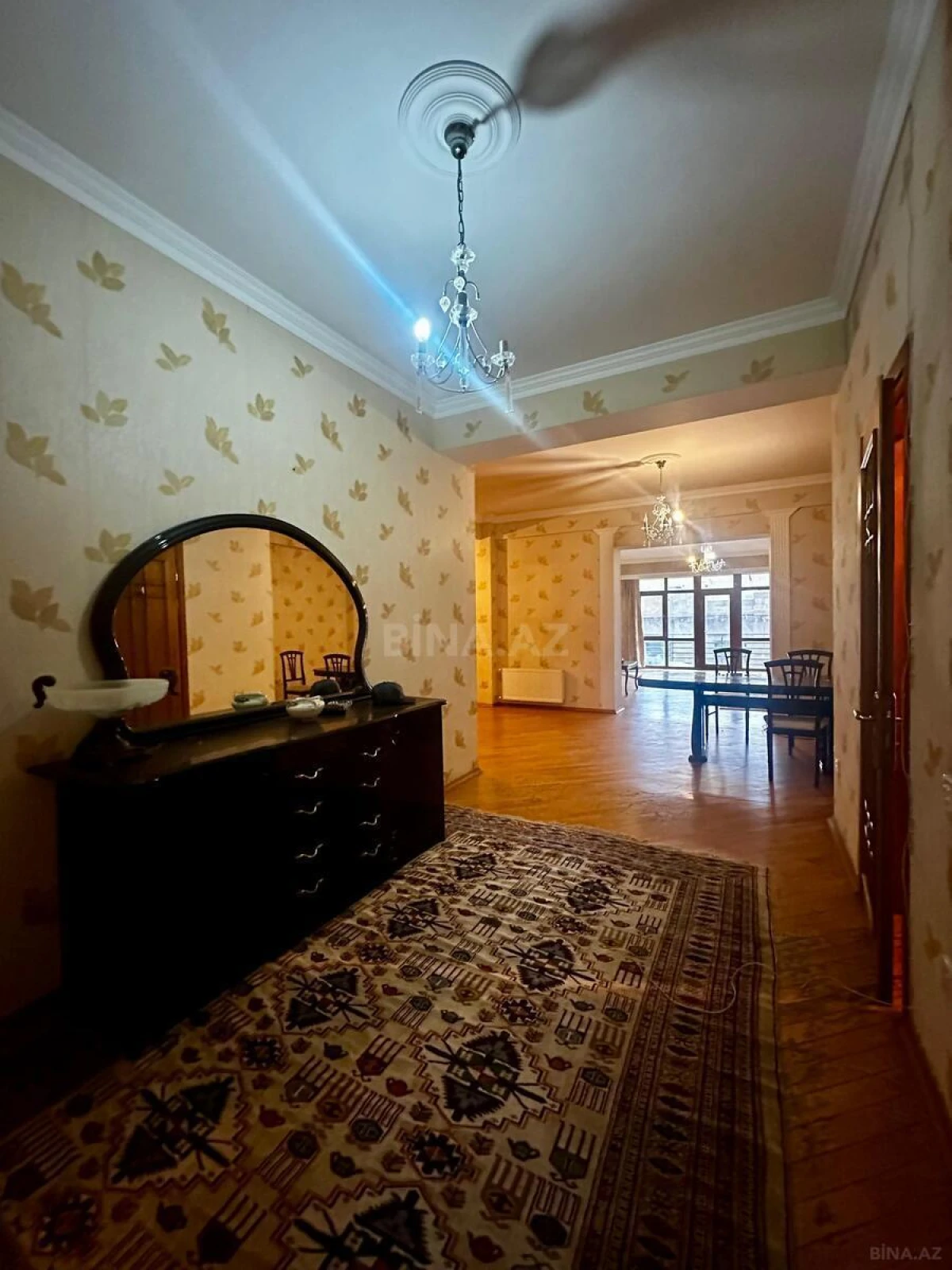 Satılır 4 otaqlı mənzil 210 m²
