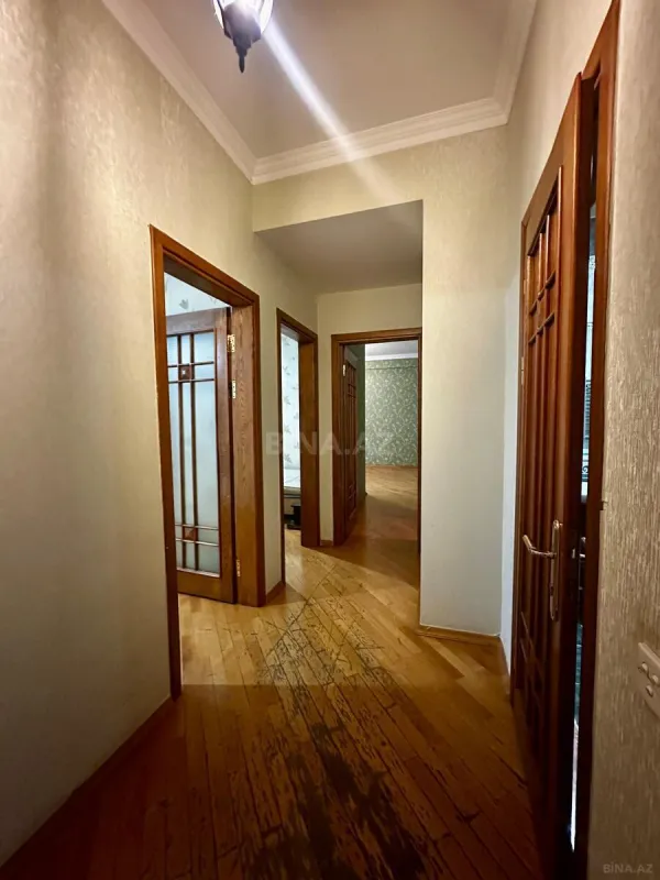 Satılır 4 otaqlı mənzil 210 m²