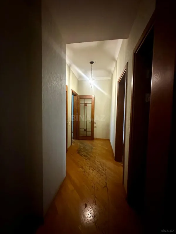 Satılır 4 otaqlı mənzil 210 m²