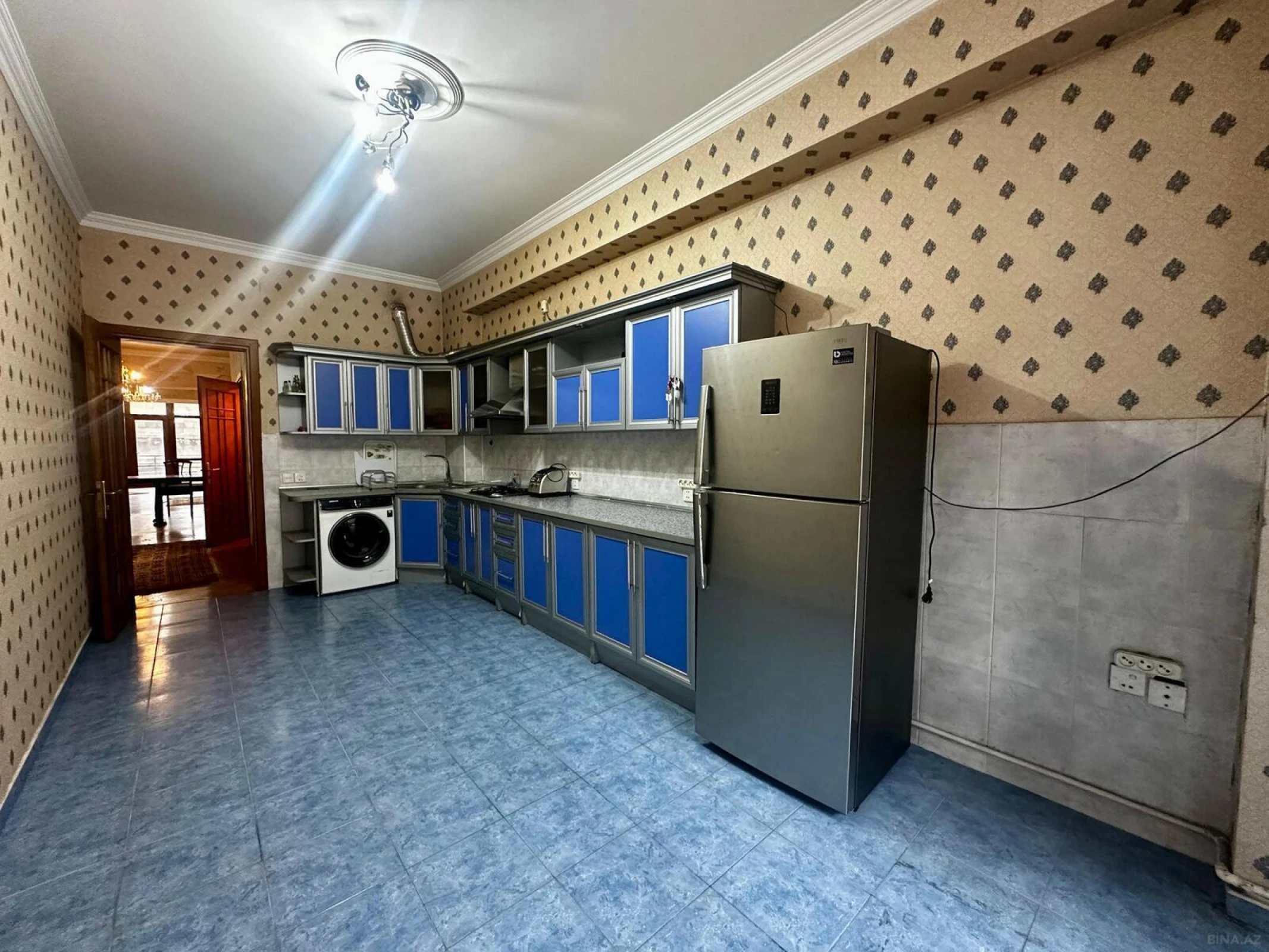Satılır 4 otaqlı mənzil 210 m²
