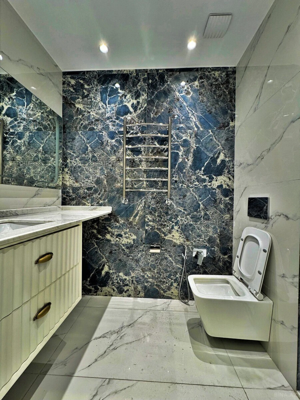 Satılır 3 otaqlı mənzil 84 m²